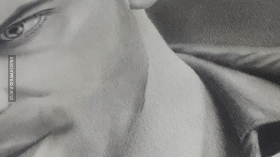 Arte realista que errei, ilustrando a importância de abraçar os erros para superar o bloqueio criativo no desenho.