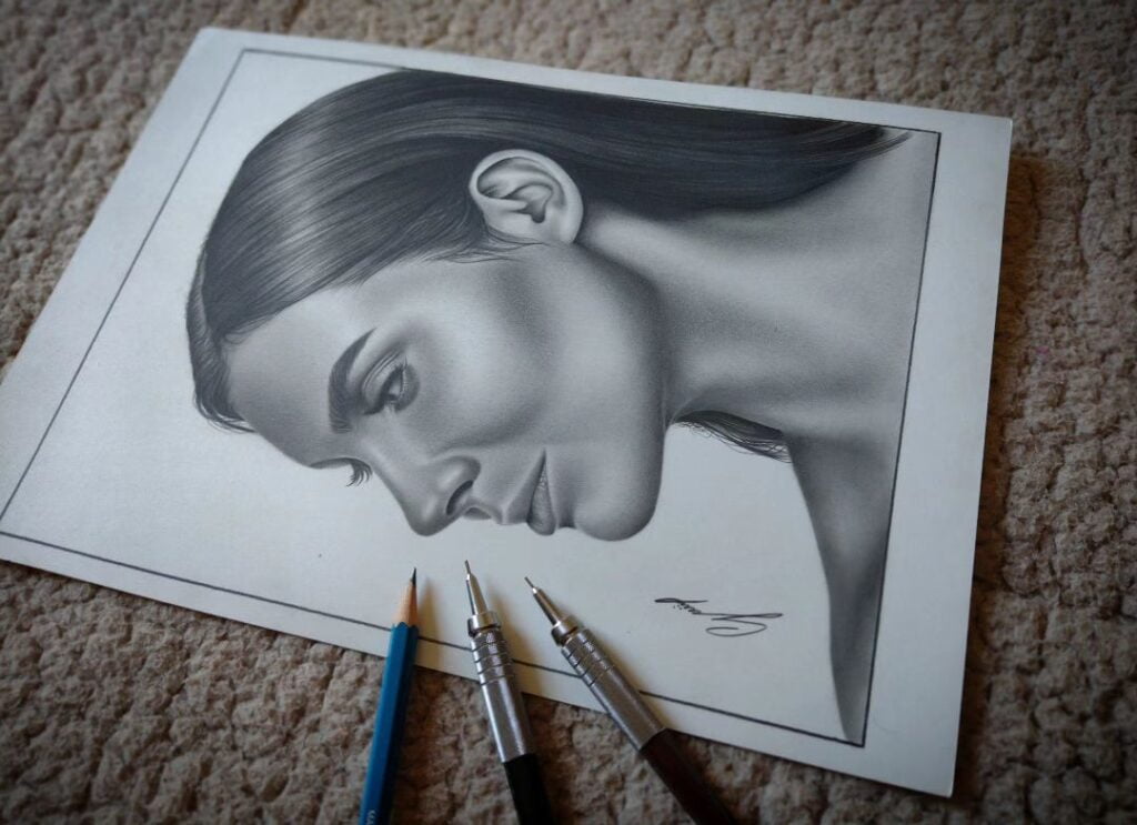 Desenho realista de um rosto feminino feito pelo desenhista Gustavo Cabral, ilustrando como saber se desenho bem.