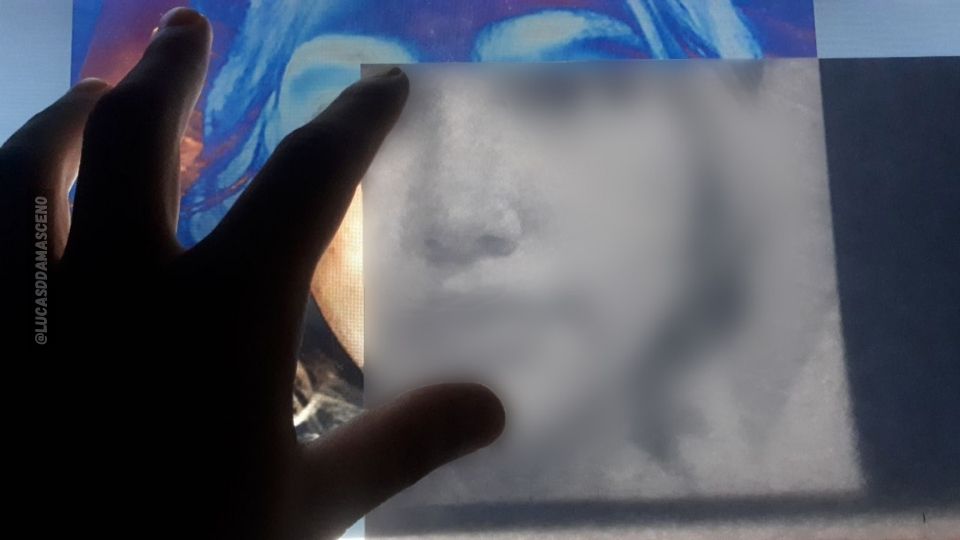 Esboço de um nariz usando a tela do computador, ilustrando como improvisar uma mesa de luz.
