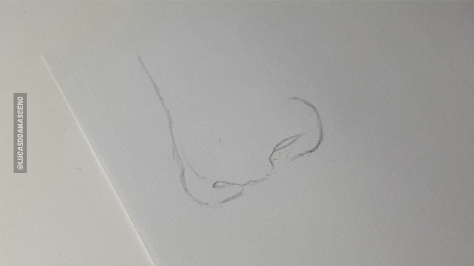 Esboço finalizado de um nariz usando a tela do computador, mostrando como ele fica.