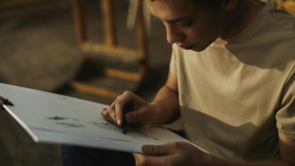 Um desenhista inexperiente desenhando, ilustrando como desenhar qualquer coisa sendo iniciante.