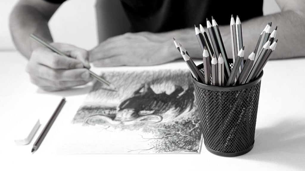Um homem desenhando, ilustrando exercícios de desenho.