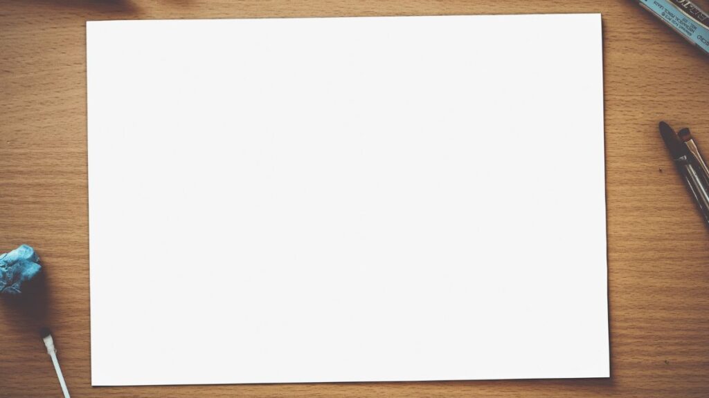 Uma folha em branco, ilustrando alguém que precisa de ideias para desenhar desenhos realistas fáceis de fazer.
