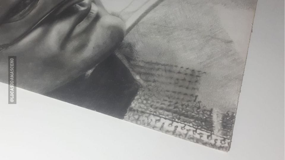 Um desenho meu do Demolidor estragado, ilustrando o erro de correr com a arte.